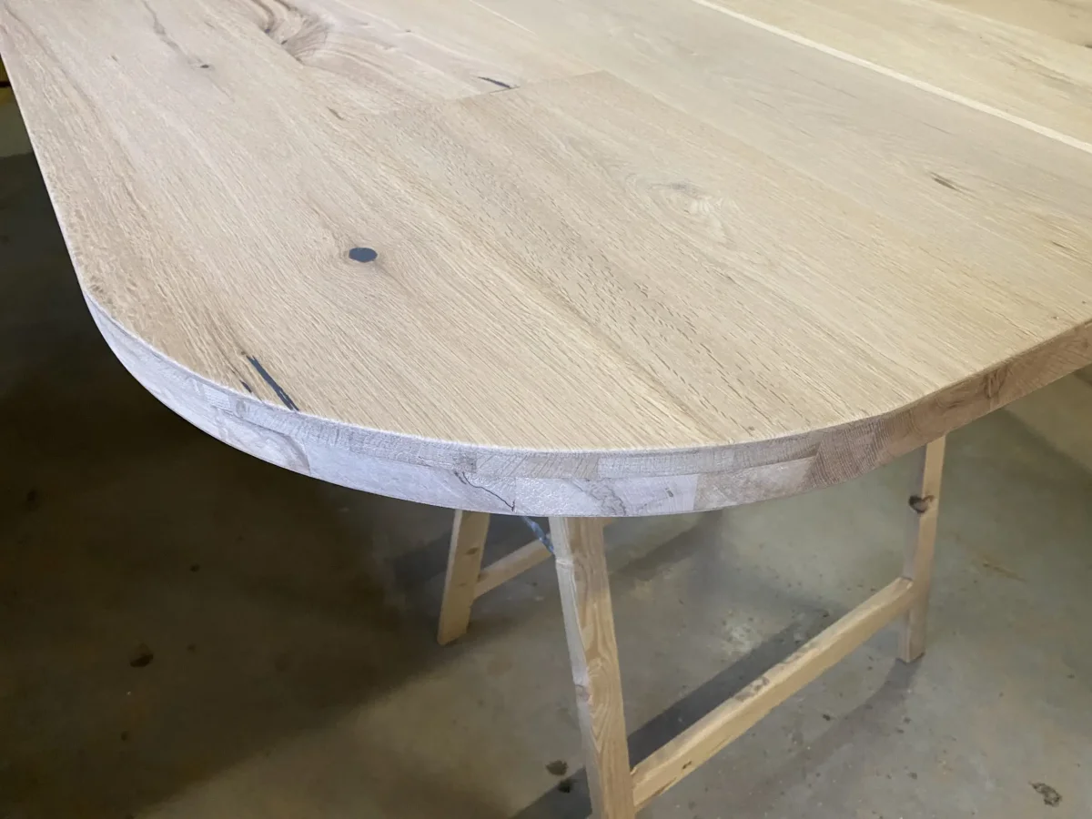 Eiken rechte tafel met afgeronde hoeken en poten - Afbeelding 4
